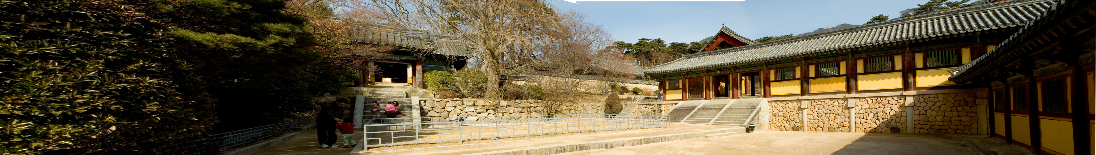 Bulguksa courtyard 