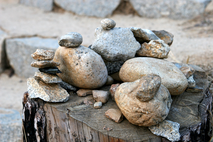 Cairns at Yang Yang