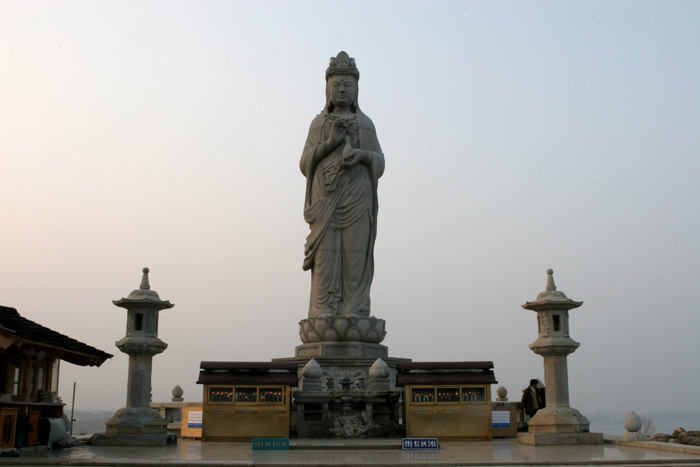 Buddha at Yang Yang overlooking the ocean
