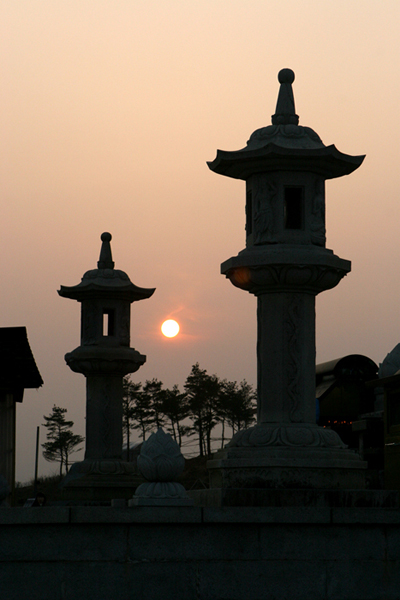 Sokcho and Yang Yang