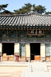 Looking north at Kwanumjon Door