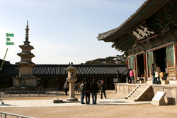 taeung jon courtyard looking west
